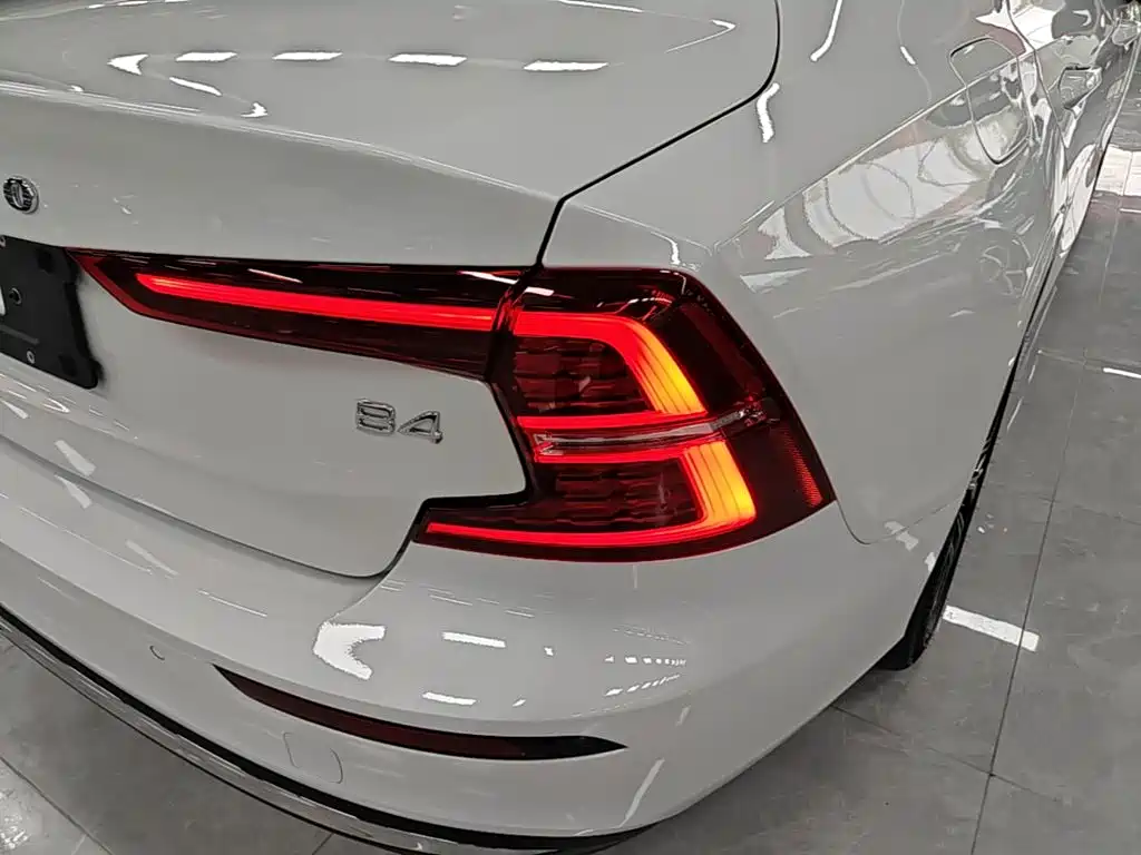 Volvo S60 2025 2025 B4 Smart Elite Luxury Edition