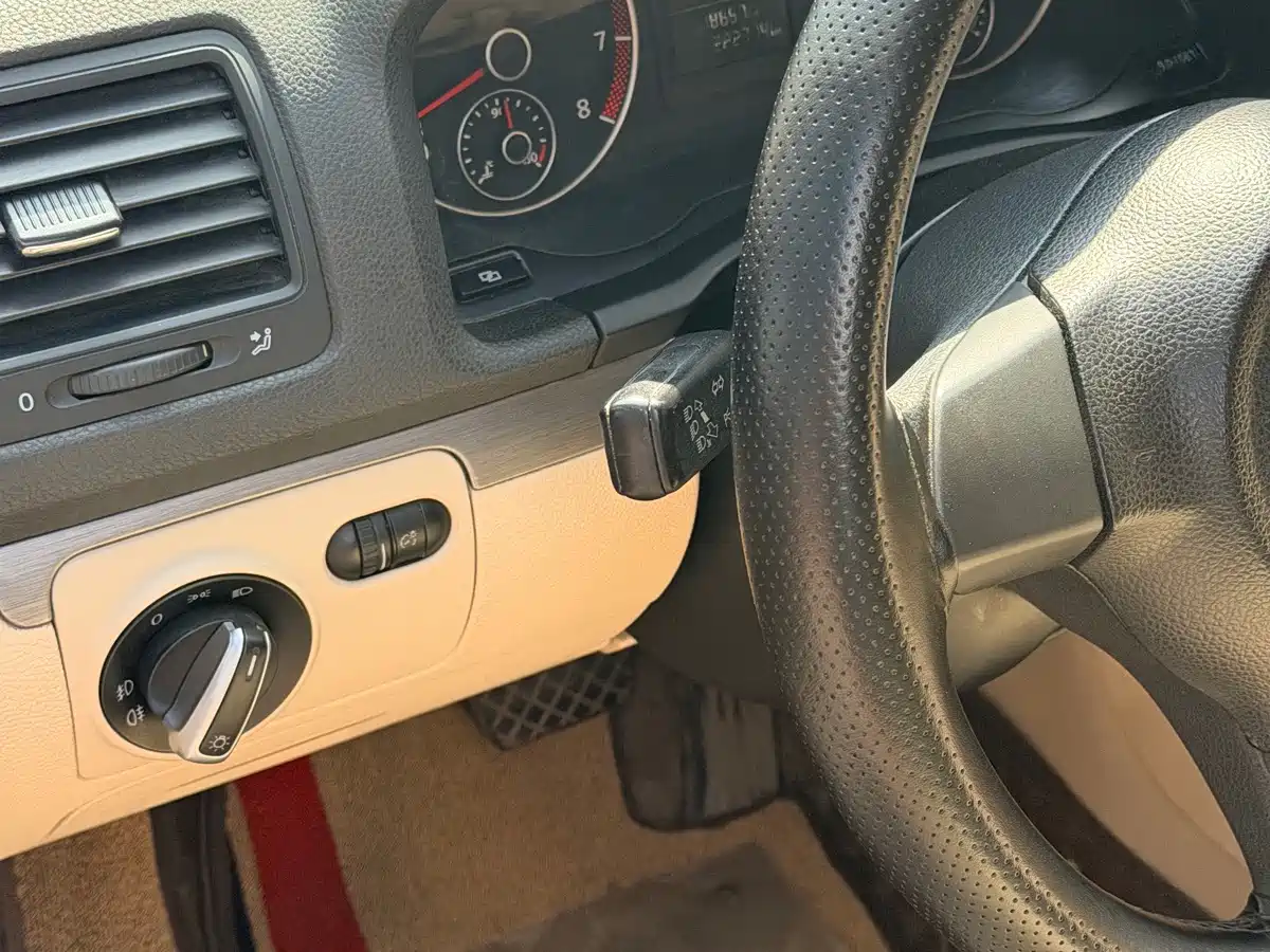 Volkswagen Sagitar 2011 2011 1.6L Auto Comfort