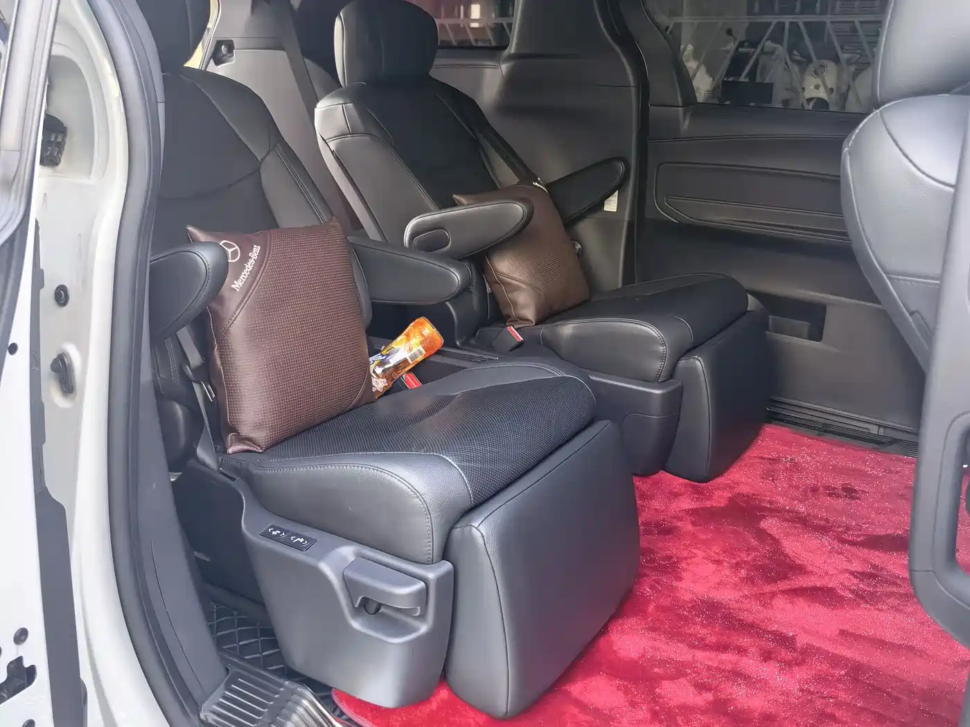 Toyota Sienna 2023 2.5L Hybrid Luxury Welfare Edition фото 22