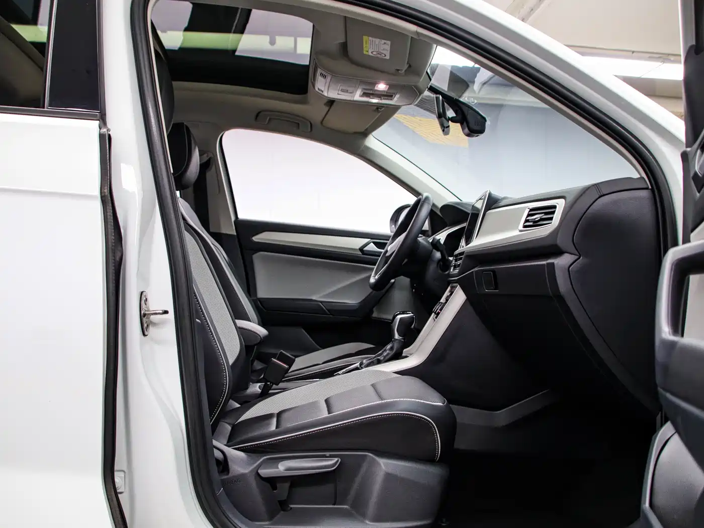 Volkswagen T-ROC 2023 280TSI DSG 2WD Time Edition фото 13