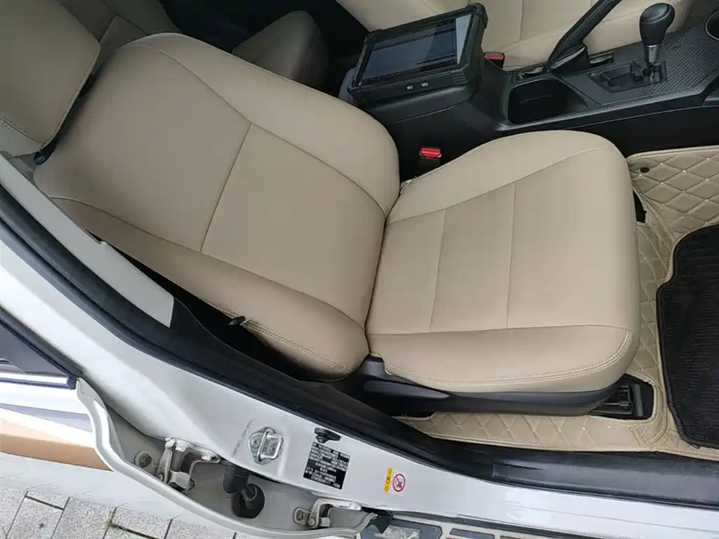Toyota RAV4 Rongfang 2015 2.0L CVT 2WD Trend Edition фото 25