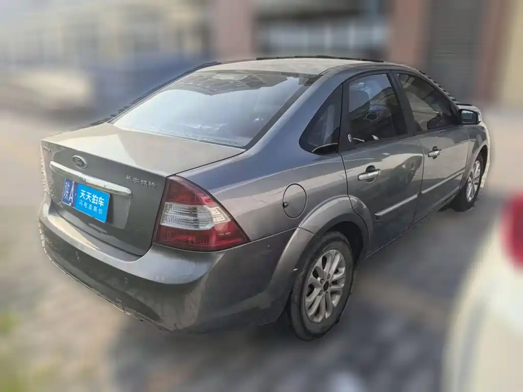 Фото 2 - Ford Focus