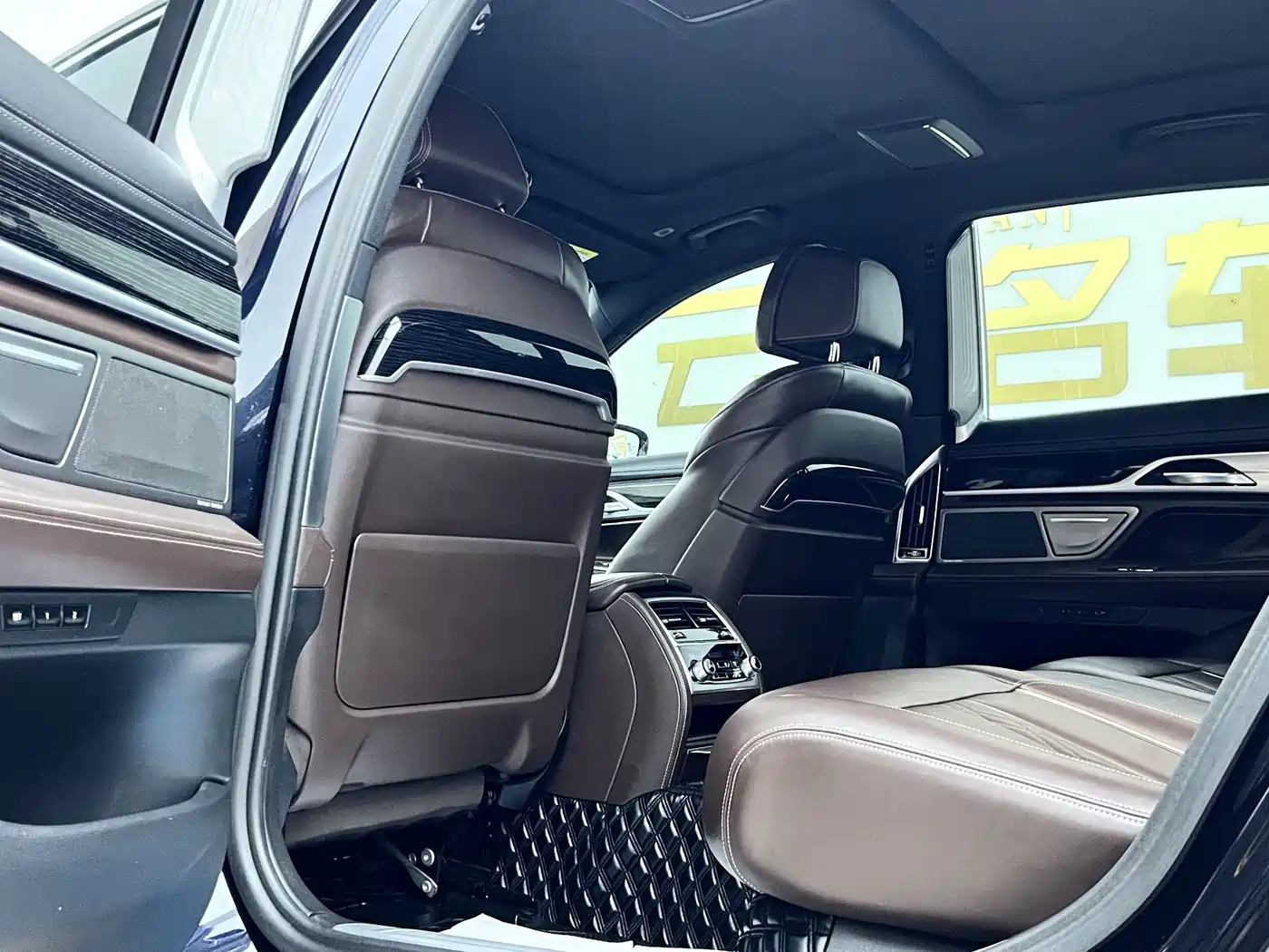BMW 7 Series 2021 Model 730Li M Sport Package фото 15