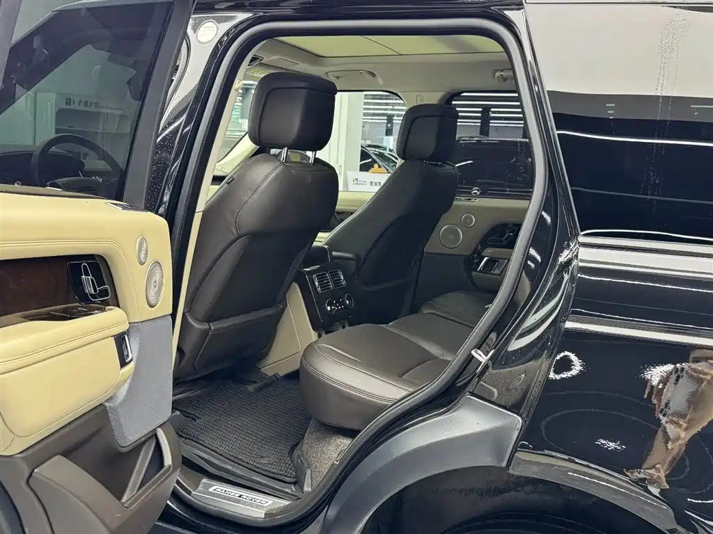 Land Rover Range Rover 2022 3.0 L6 360PS Heritage Edition фото 7