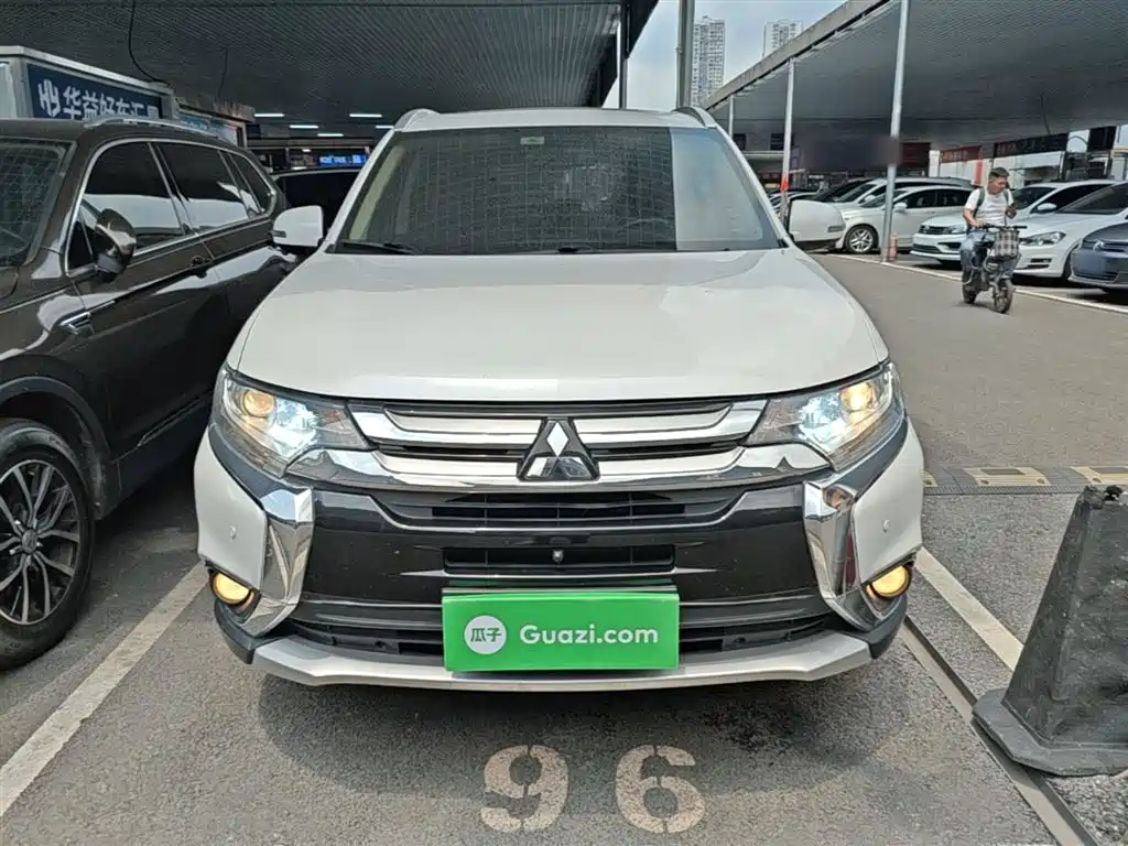 MITSUBISHI OUTLANDER