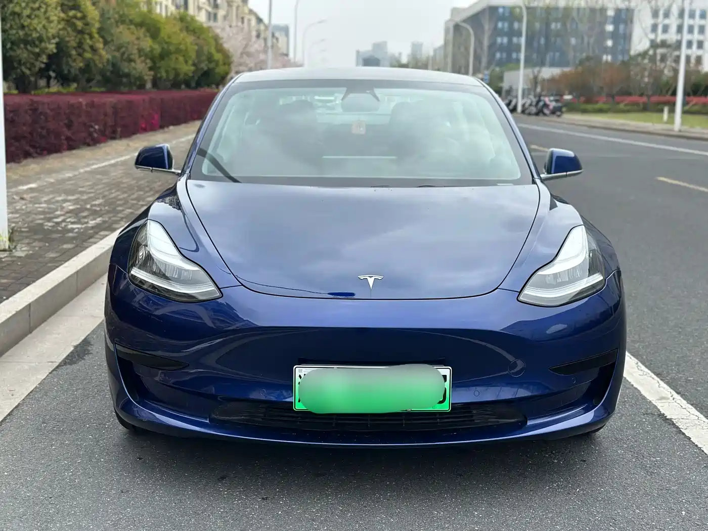 TESLA MODEL 3