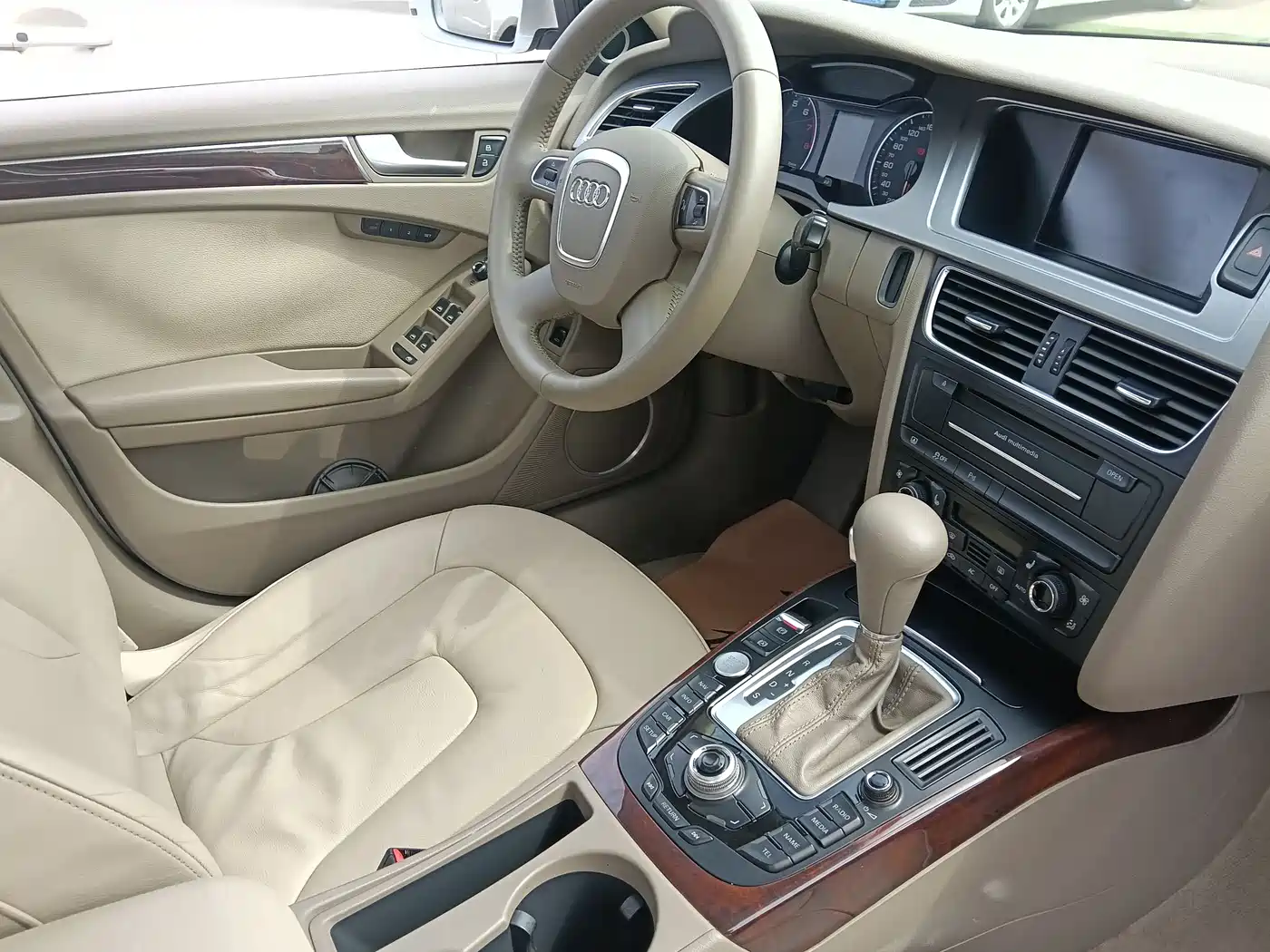 Audi A4L 2010 2.0 TFSI Technology фото 14