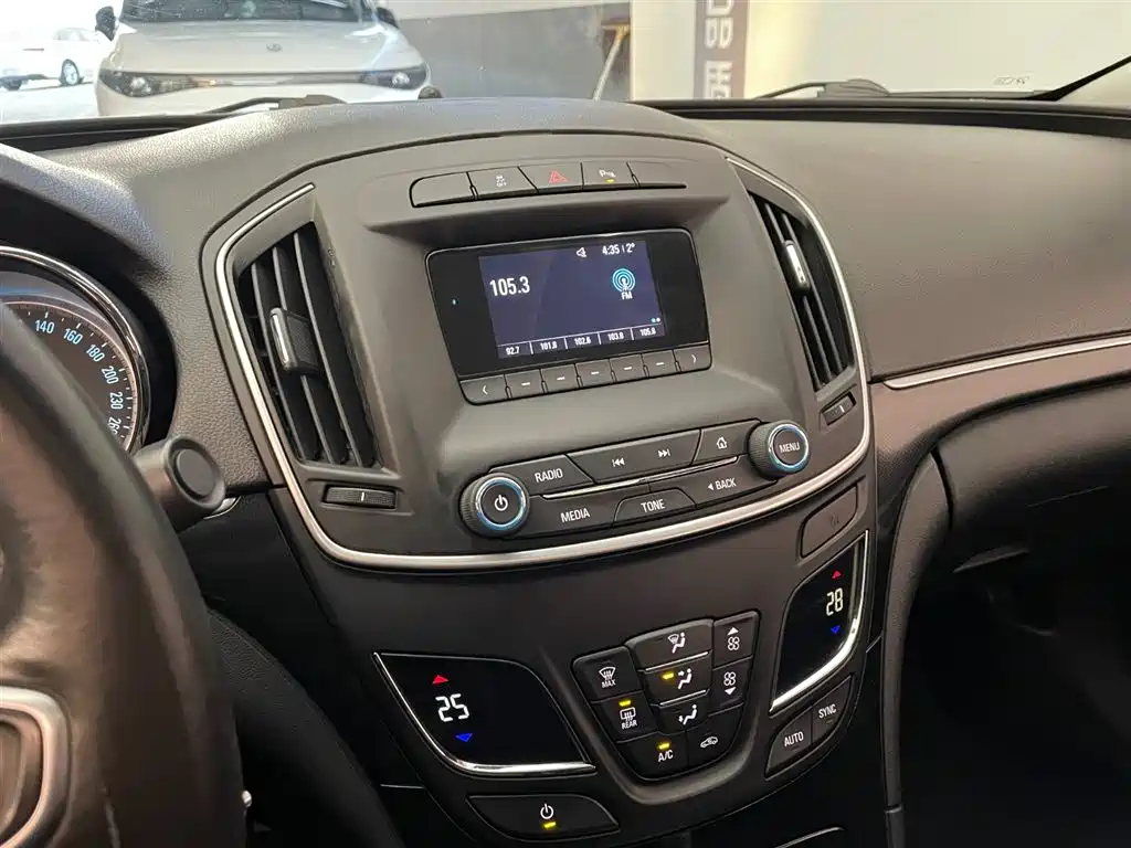 Buick Regal 2015 1.6T Leading Tech Edition фото 10
