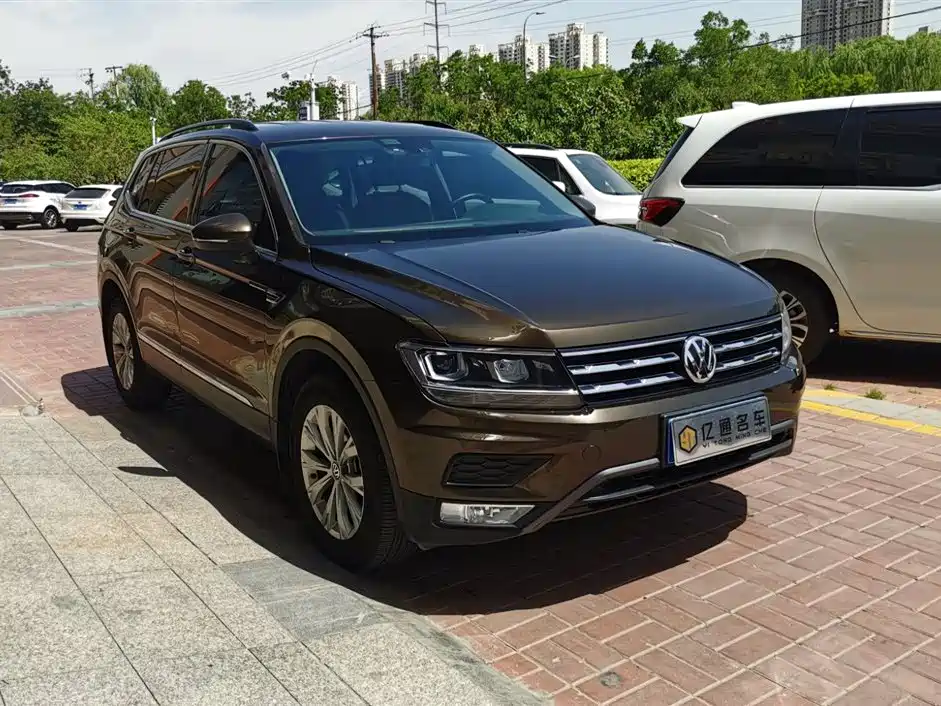Volkswagen Tiguan L 2017 330TSI Automatic 2WD Trend Edition фото 3
