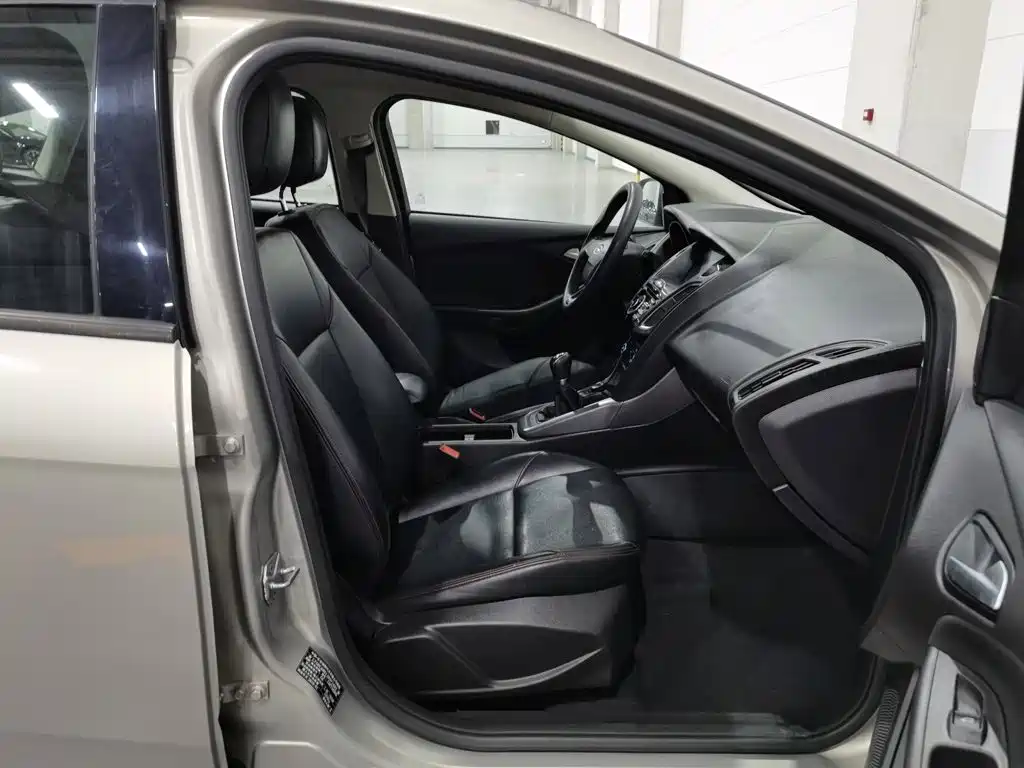 Фото 23 - Ford Focus
