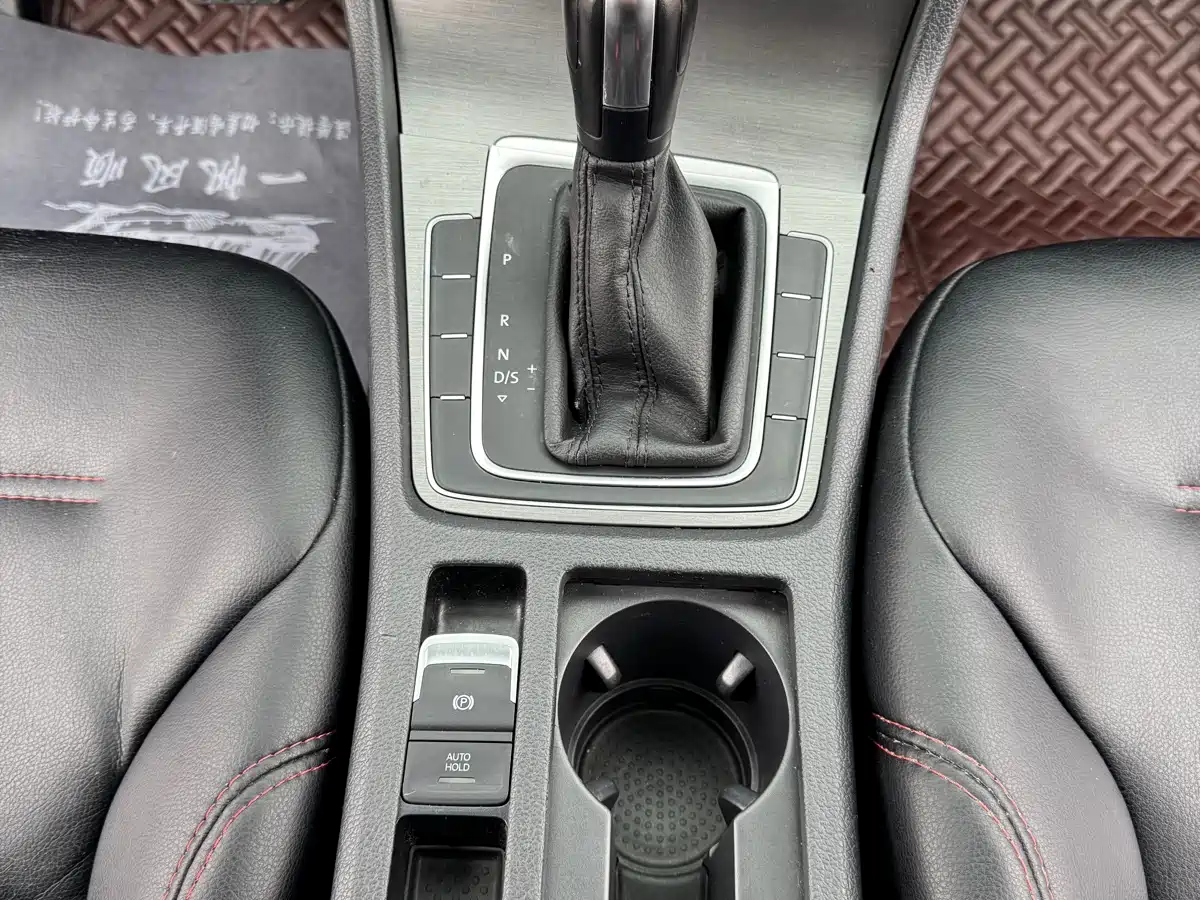 Volkswagen Golf 2016 1.6L Automatic Comfort фото 18