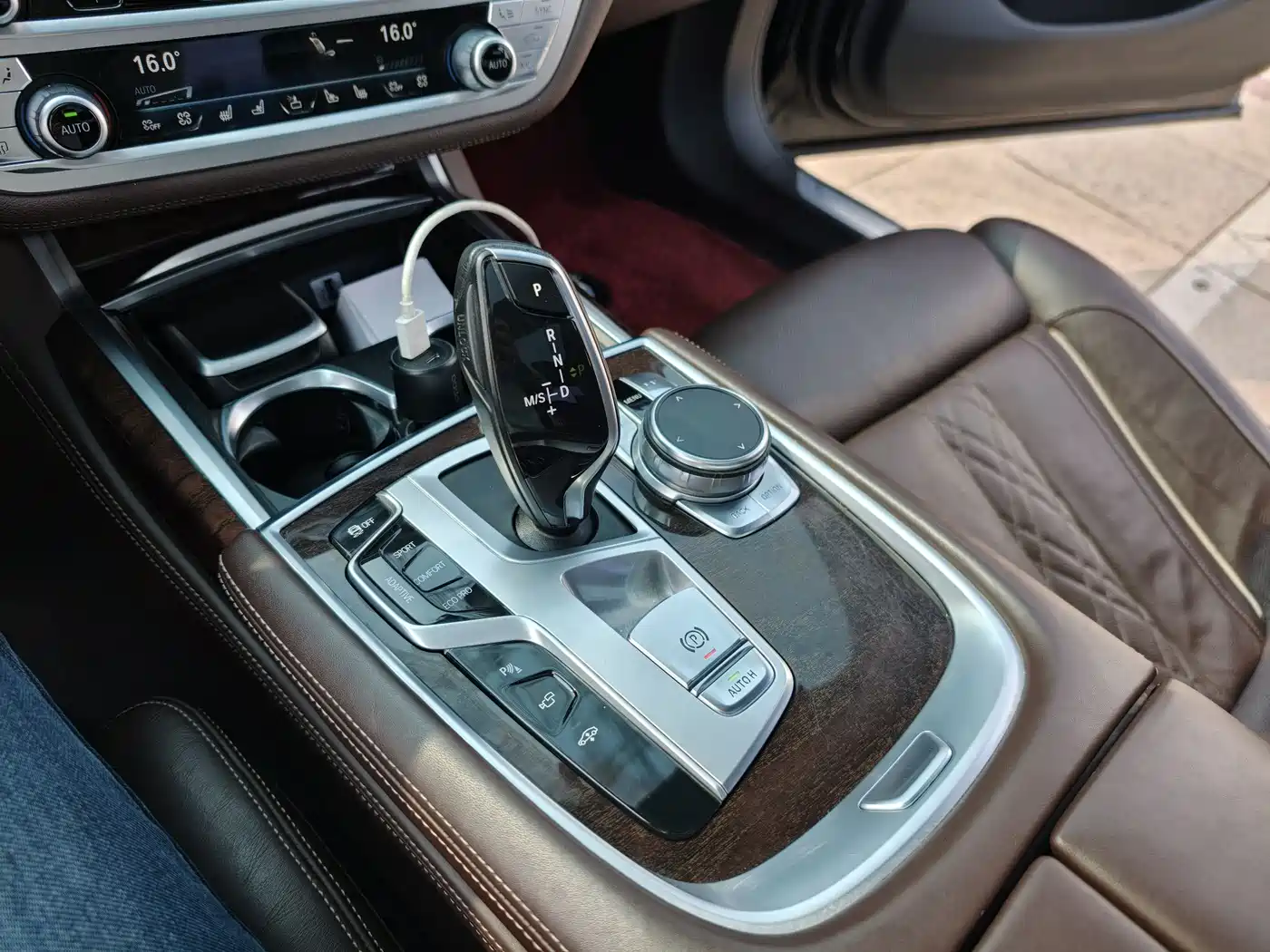 BMW 7 Series 2017 740Li xDrive Luxury Edition фото 21