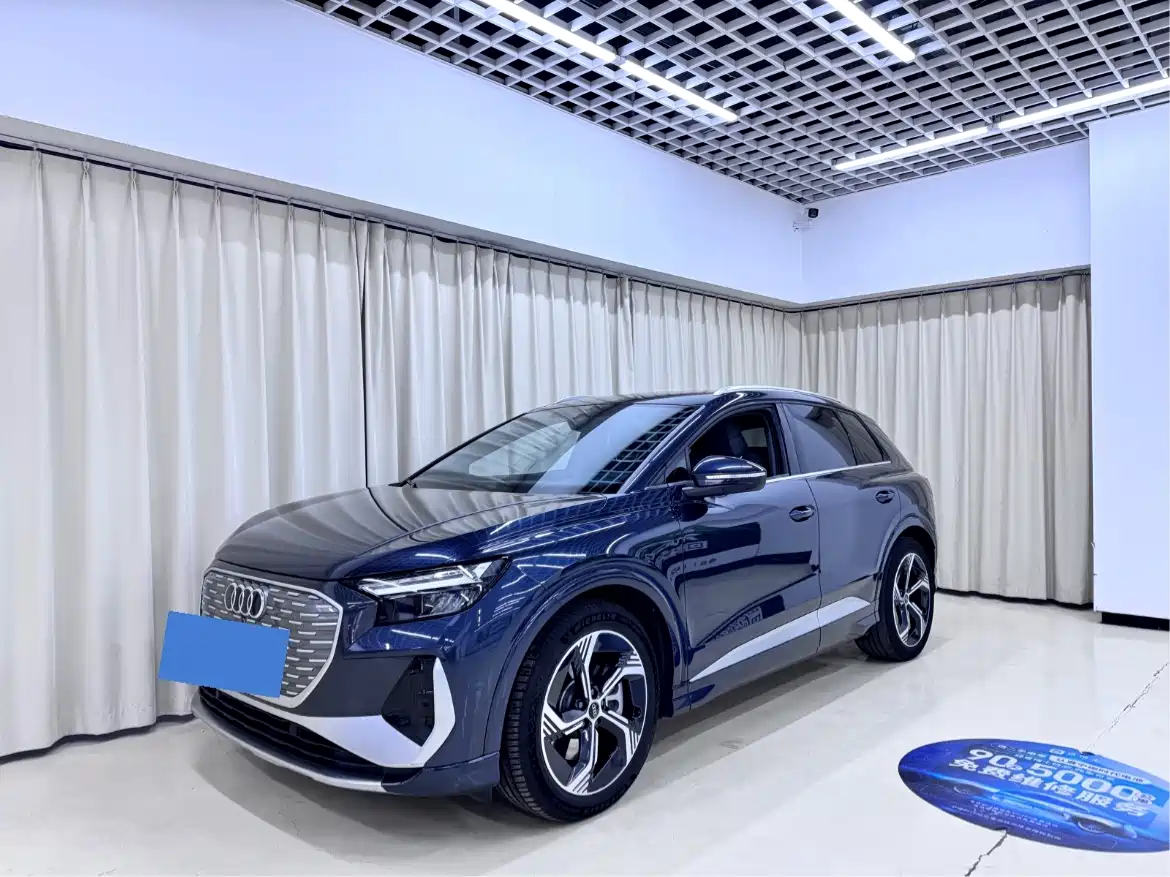AUDI Q4 E TRON