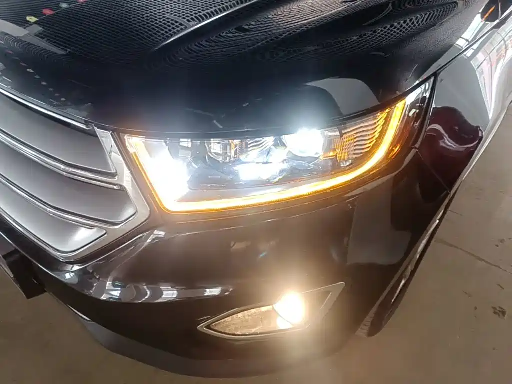 Фото 24 - Ford Edge