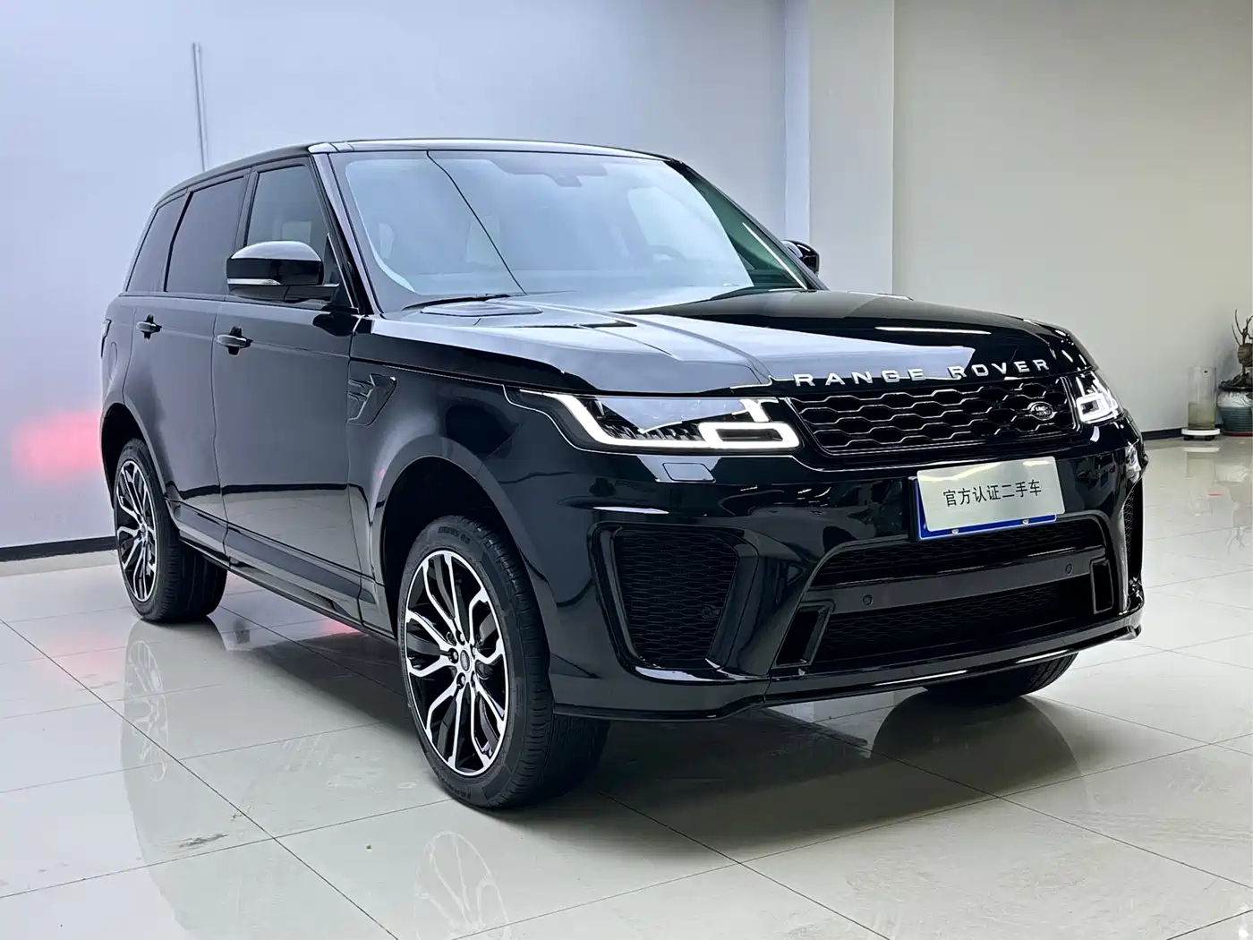 Land Rover Range Rover Sport 2016 Model 3.0 SC V6 SE фото 3