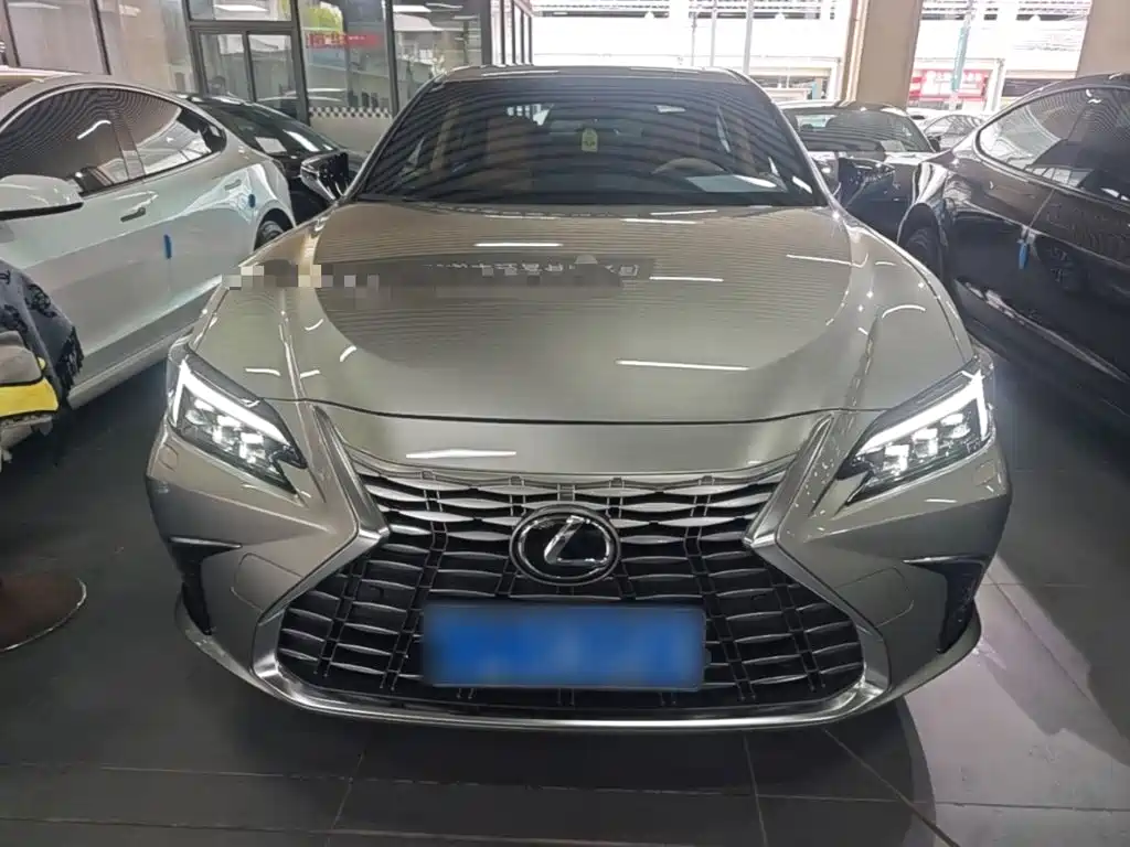 Lexus ES 2026 2025 200 Ultimate Edition