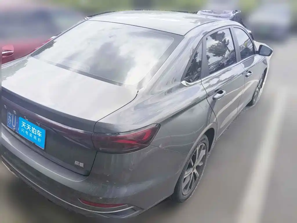 Фото 2 - Geely Emgrand