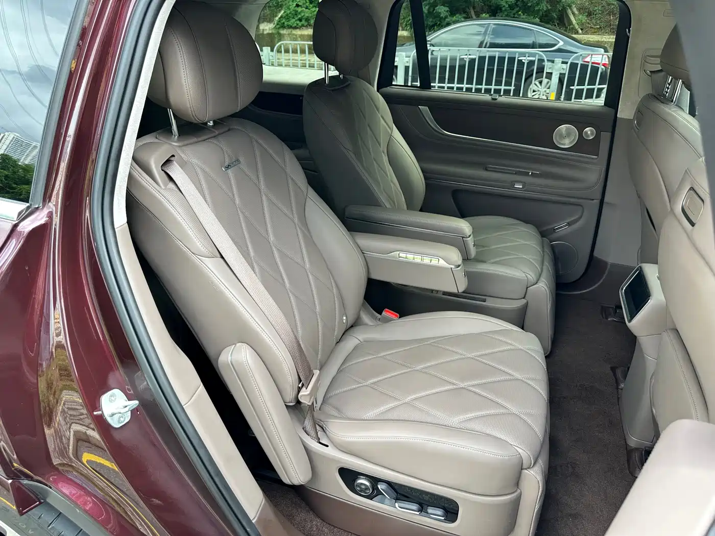 AITO Wenjie AITO M9 2025 Extended Range Max 52kWh 6-Seater фото 16