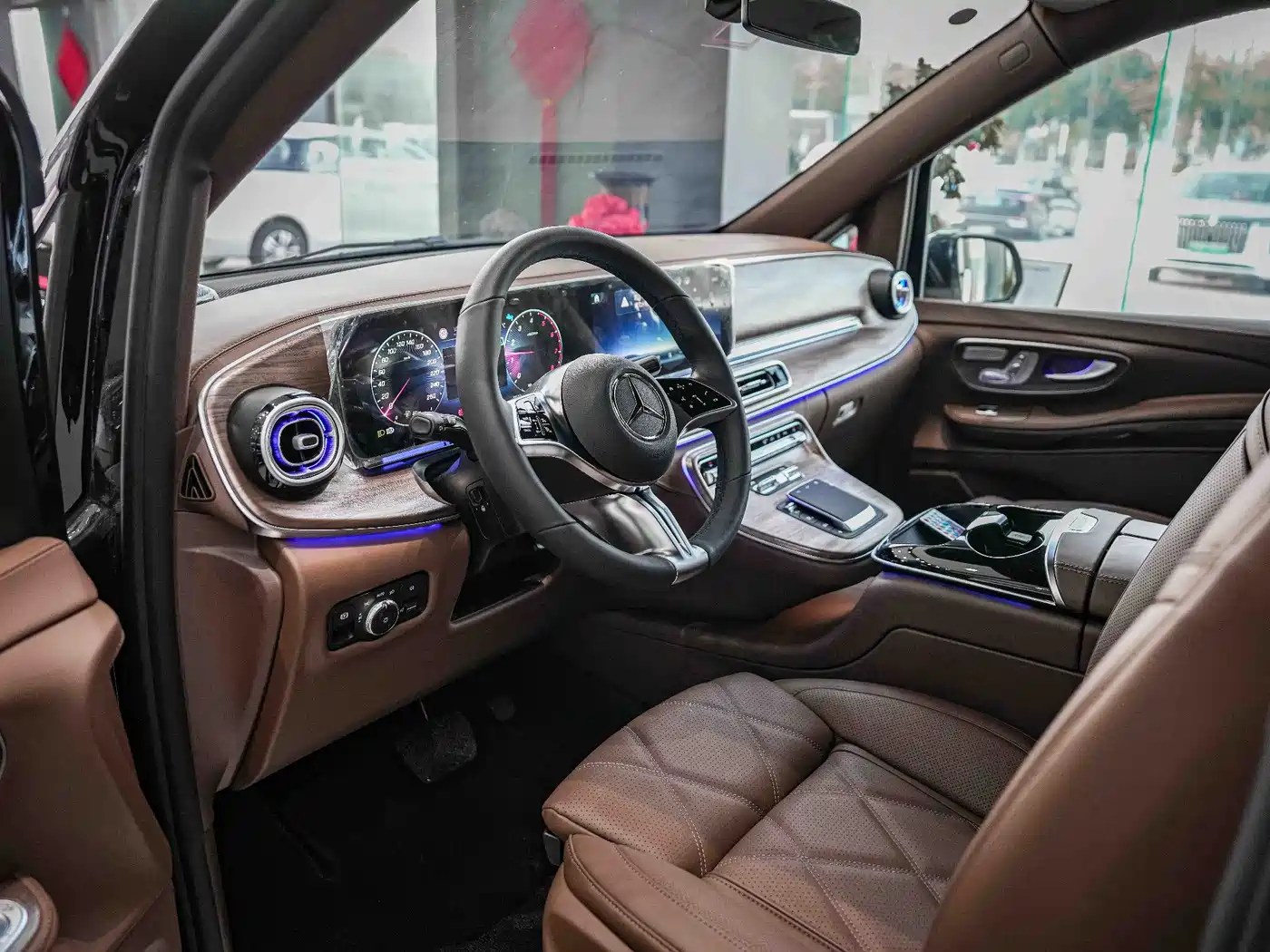 Mercedes-Benz V-Class 2024 V 300 L Long Wheelbase Premium фото 4