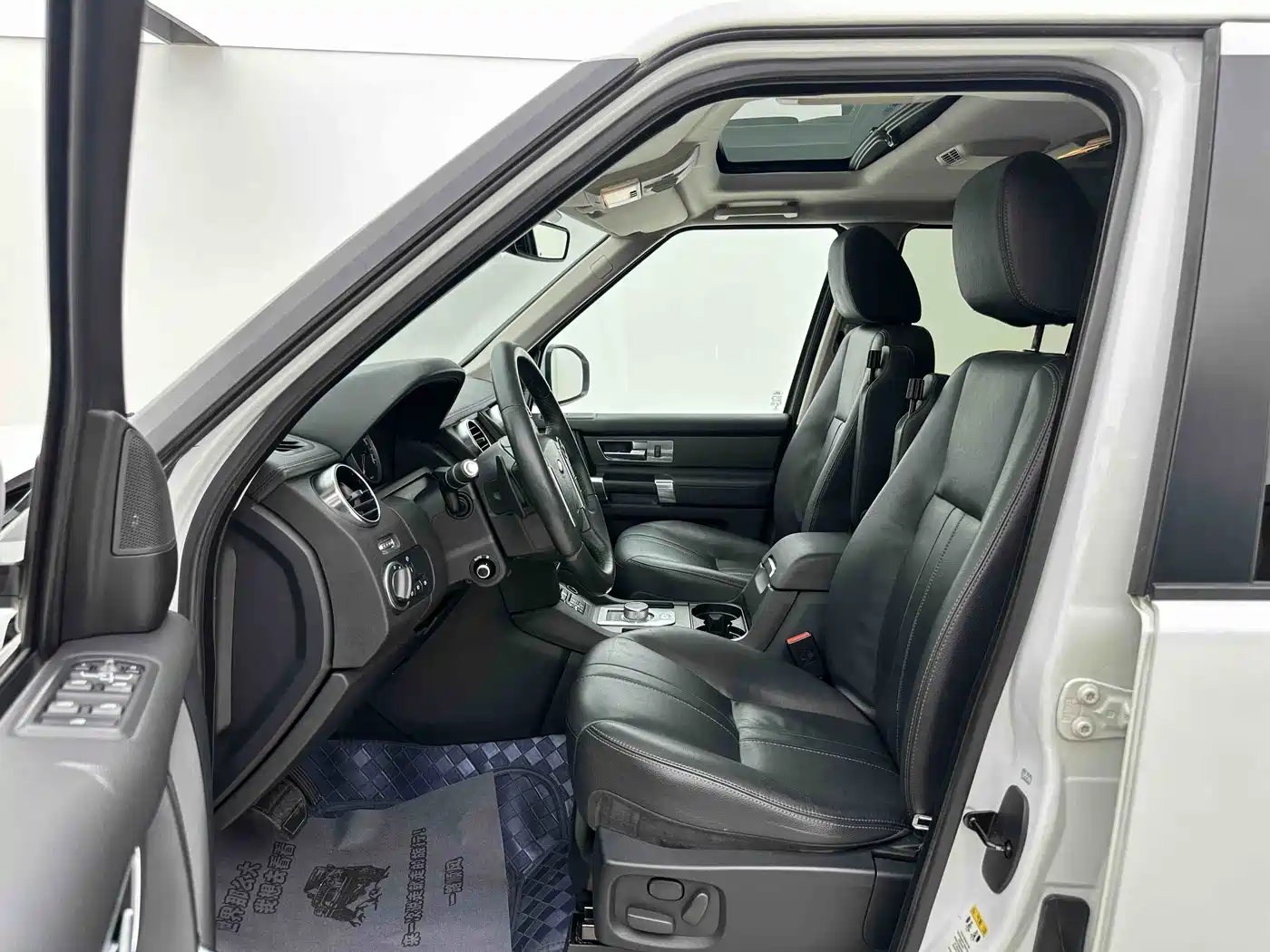 Land Rover Discovery 2015 3.0 SDV6 HSE Diesel фото 8