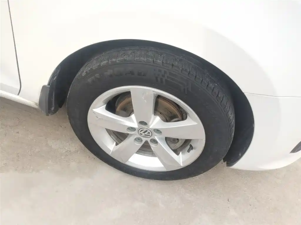 Volkswagen Santana 2015 1.6L Automatic Comfort Edition фото 14