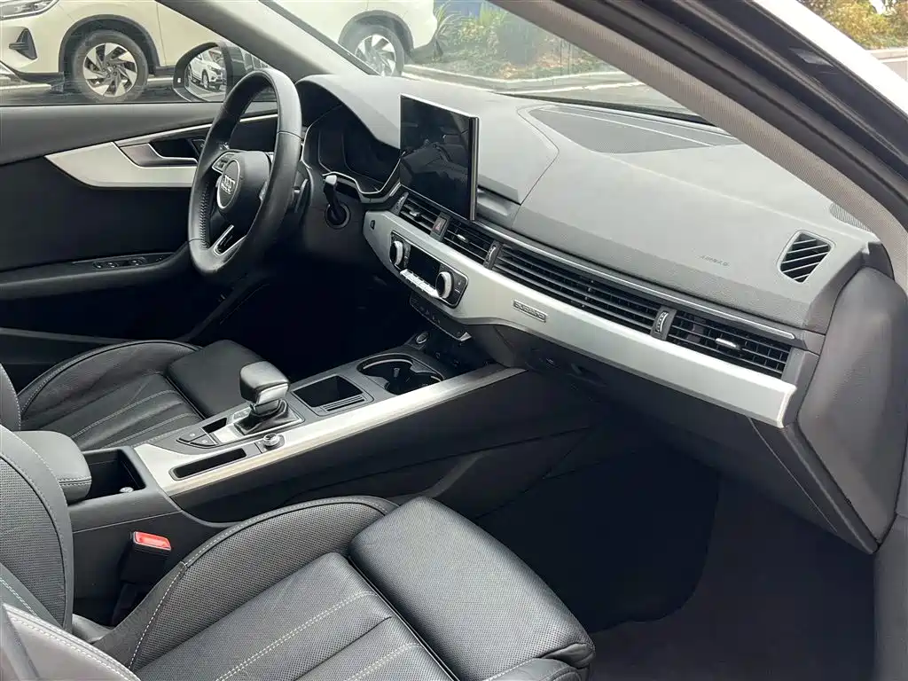 Audi A4L 2020 40 TFSI quattro Luxury Dynamic фото 28