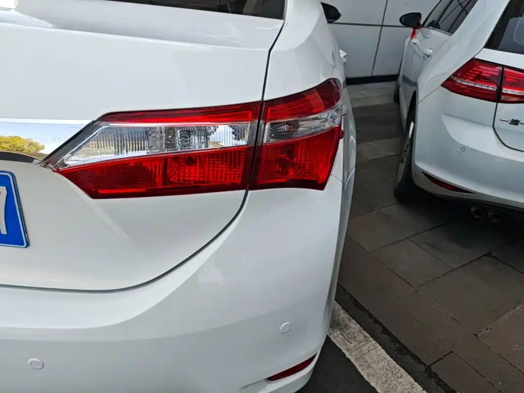 Фото 8 - Toyota Corolla
