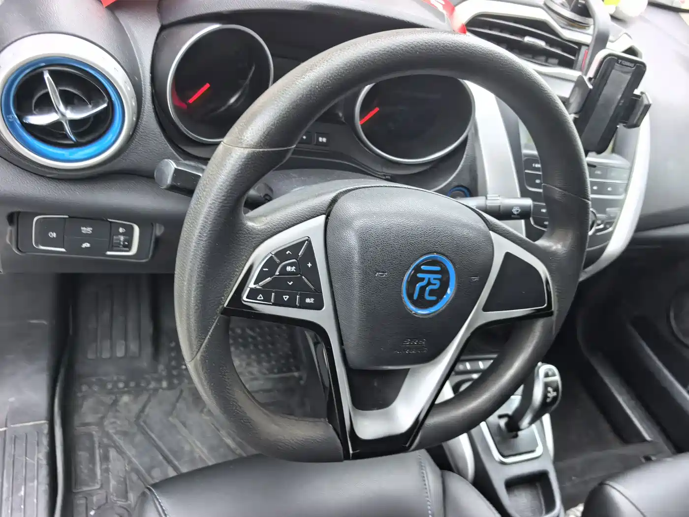 BYD Yuan New Energy 2019 EV360 Smart Connected Premium фото 14