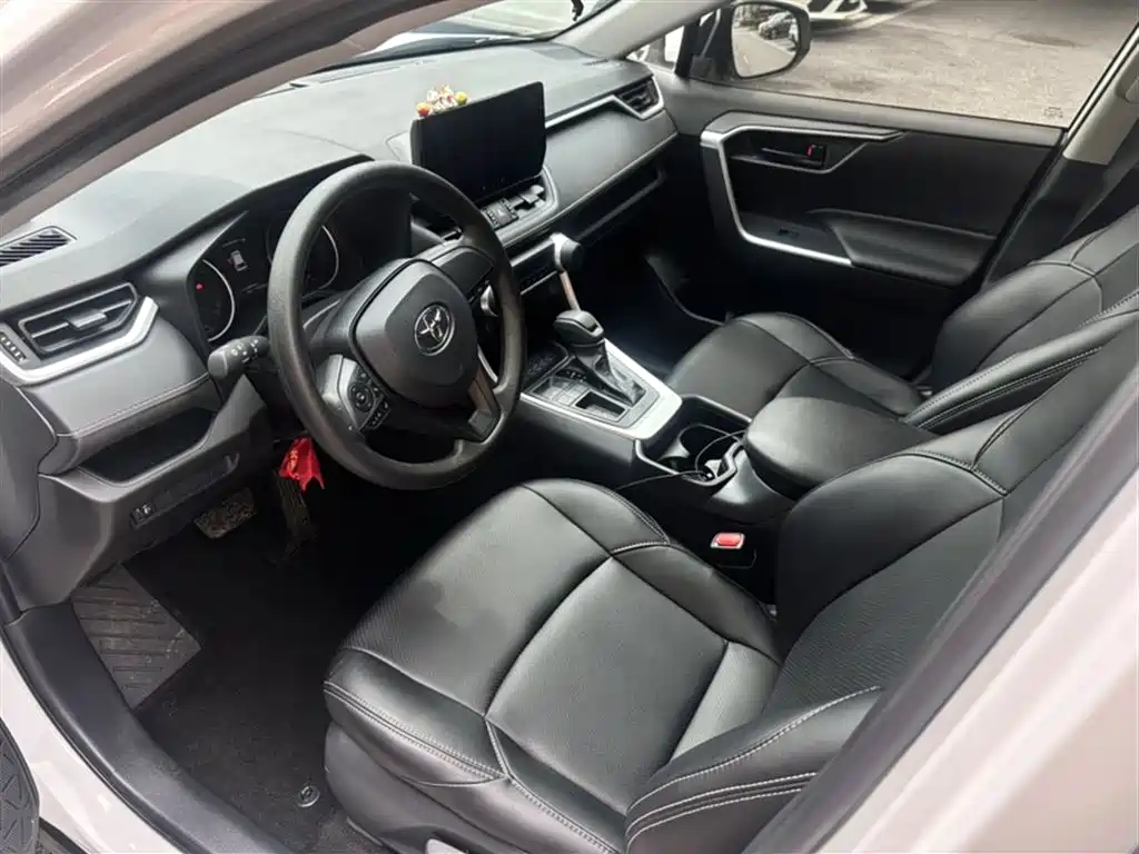 Toyota Wildlander 2023 2.0L CVT FWD LE фото 19