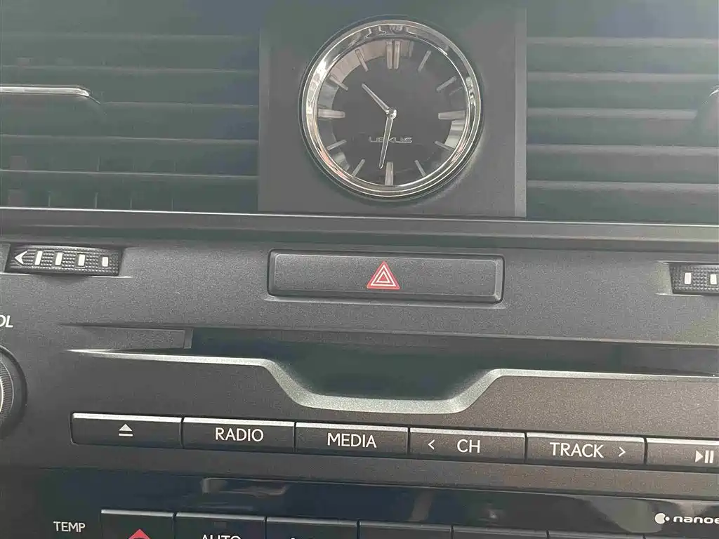 Lexus RX 2020 Facelift 300 AWD Elegance Edition фото 30