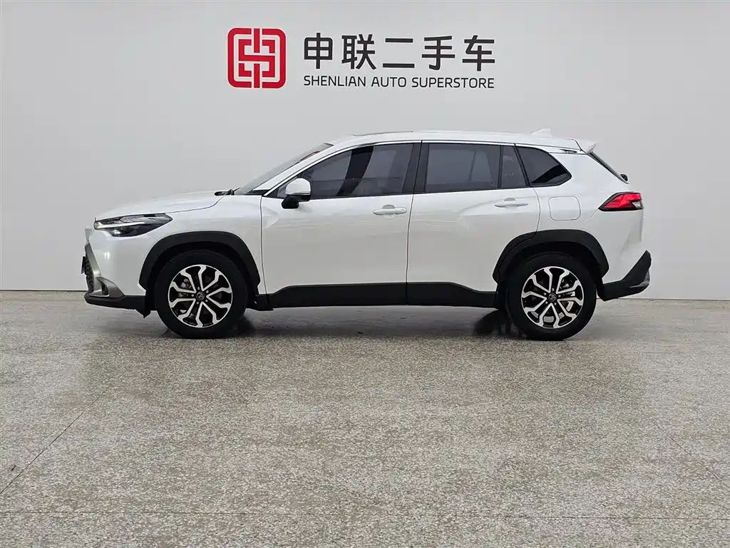 Toyota Frontlander 2023 2.0L CVT Luxury Edition фото 5