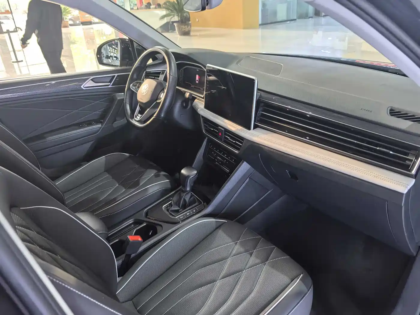 Volkswagen Tiguan L 2022 330TSI Auto 2WD R-Line Premium Edition фото 15
