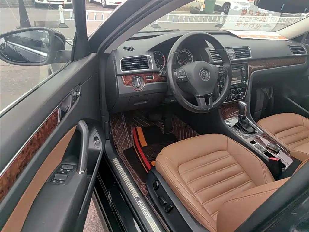 Volkswagen Passat 2014 1.8TSI DSG Executive Edition фото 16