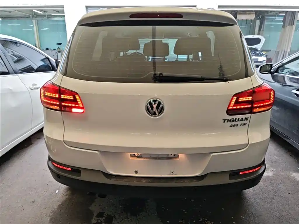 VOLKSWAGEN TIGUAN