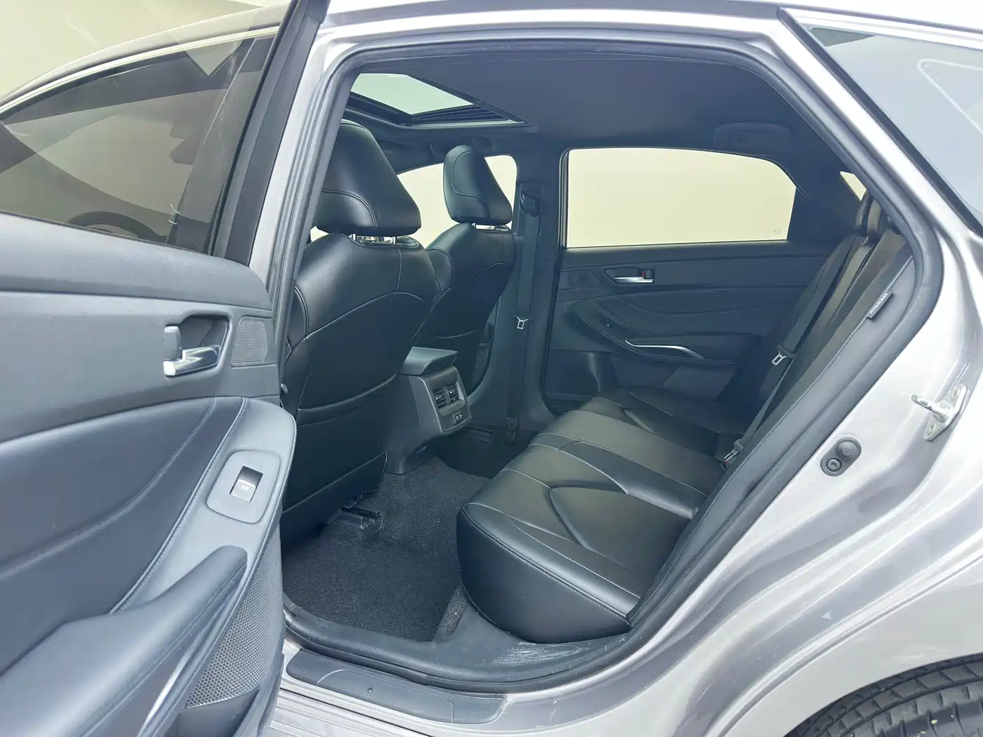 Toyota Avalon 2019 2.5L Progressive Edition China V фото 15