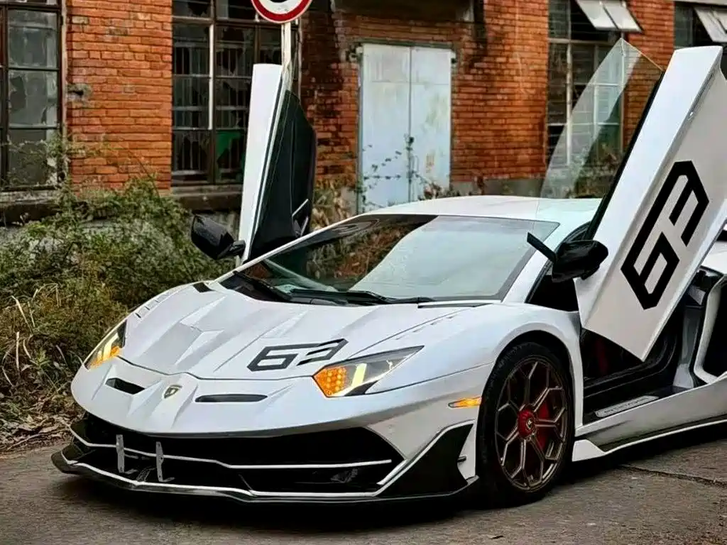Lamborghini Aventador 2011 LP 700-4 фото 2