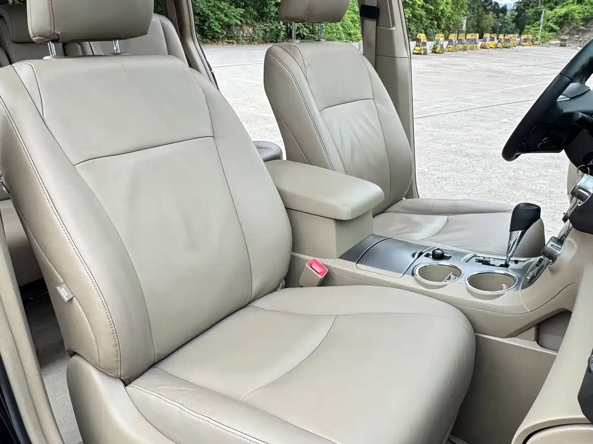 Toyota Highlander 2011 2.7L 2WD 7-seat Luxury фото 8