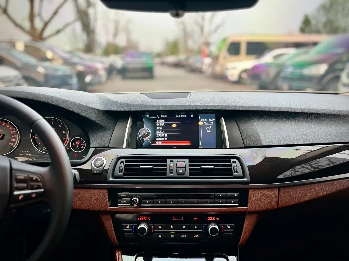 BMW 5 Series 2014 525Li Leading фото 14
