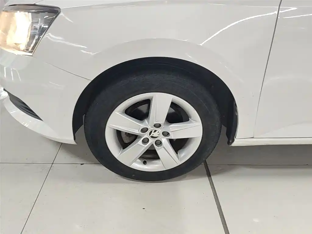 Škoda Fabia 2017 1.4L Auto Car Enjoy Edition фото 23