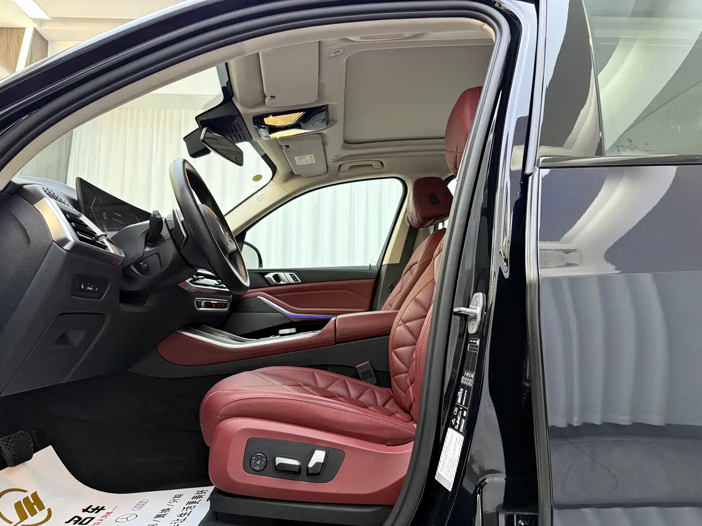 BMW X5 2025 Model xDrive 30Li Exclusive M Sport Blackout Package фото 4