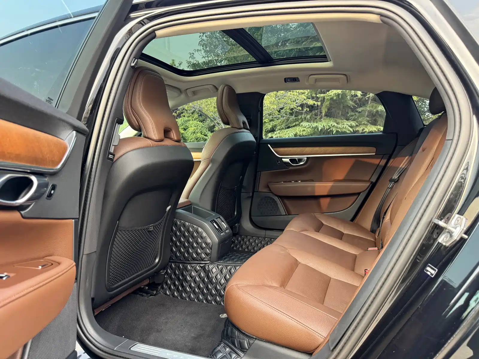 صورة 12 - Volvo S90