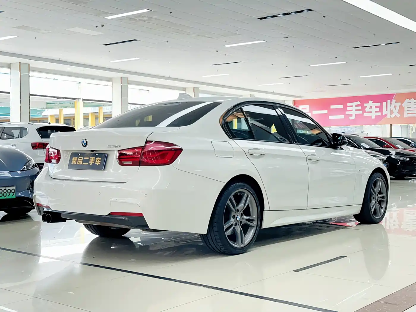 BMW 3 Series 2018 330i M Sport Black Night Edition фото 4