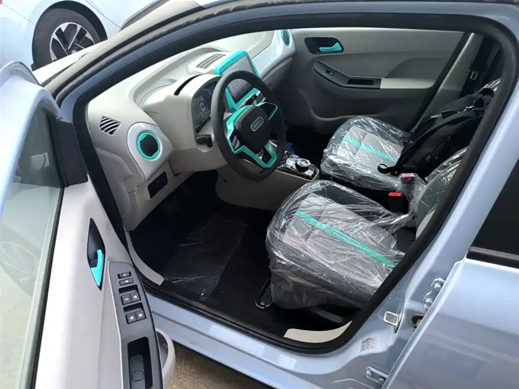 JMCG New Energy Little Kirin 2026 2025 PLUS+ Comfort Model