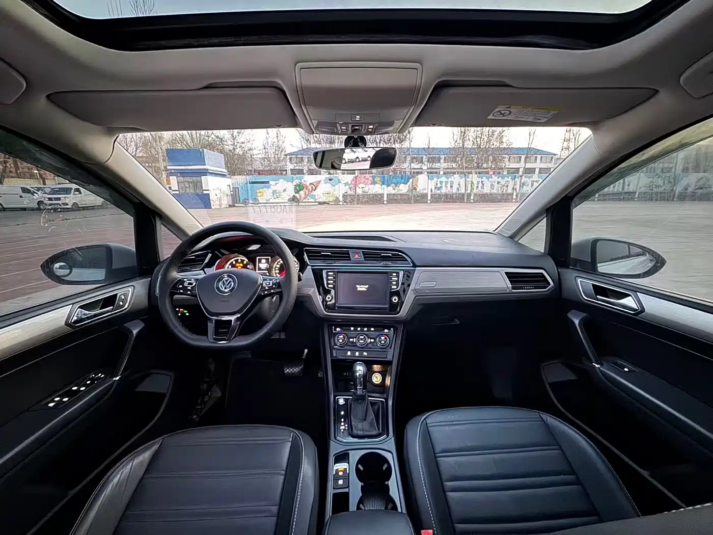 Volkswagen Touran 2018 Touran L 280TSI DSG Elegance 7-seater фото 9