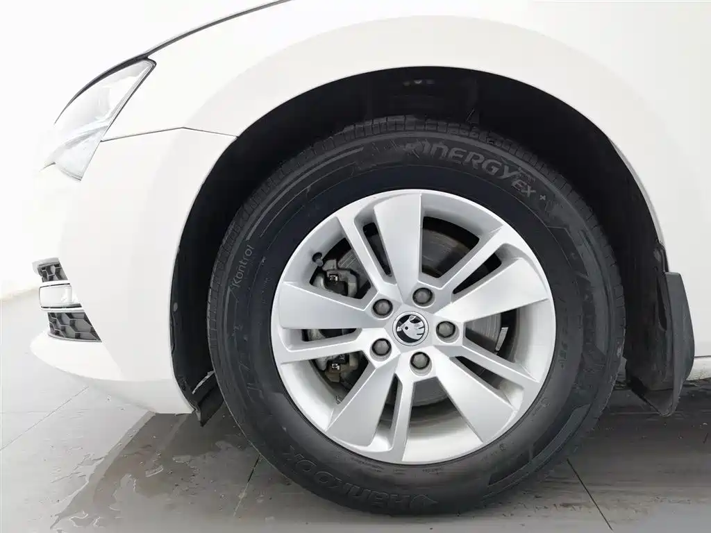 Škoda Superb 2019 TSI280 DSG Standard Edition фото 17
