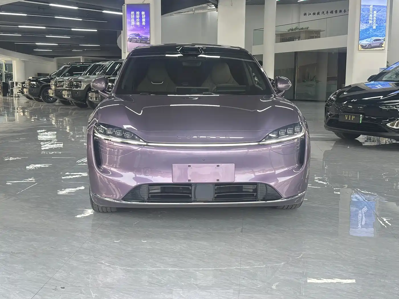 HIMA Luxeed R7 2024