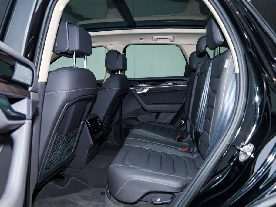 Volkswagen Touareg 2024 2023 3.0TSI R-Line Classic Sports Package
