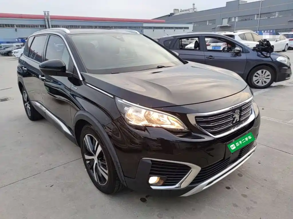 Photo 4 - Peugeot 5008