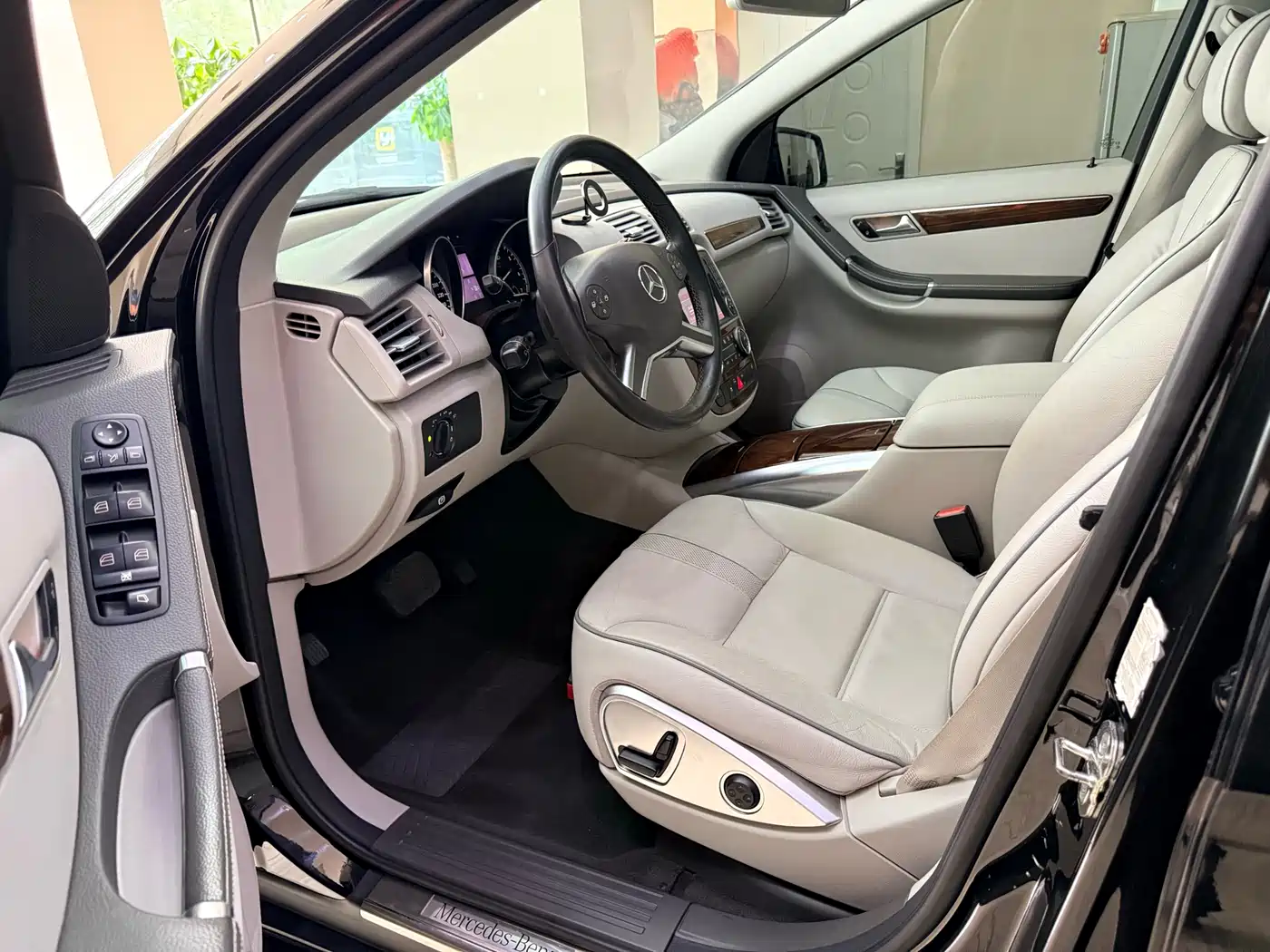 Mercedes-Benz R-Class 2011 R 350 L 4MATIC фото 8