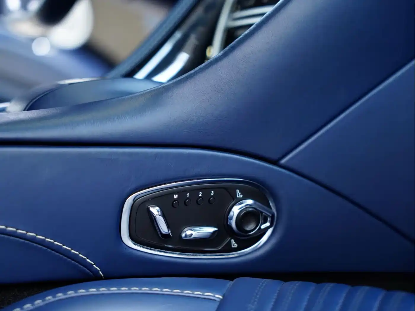 Aston Martin DB11 2019 Model 4.0T V8 Coupe фото 11